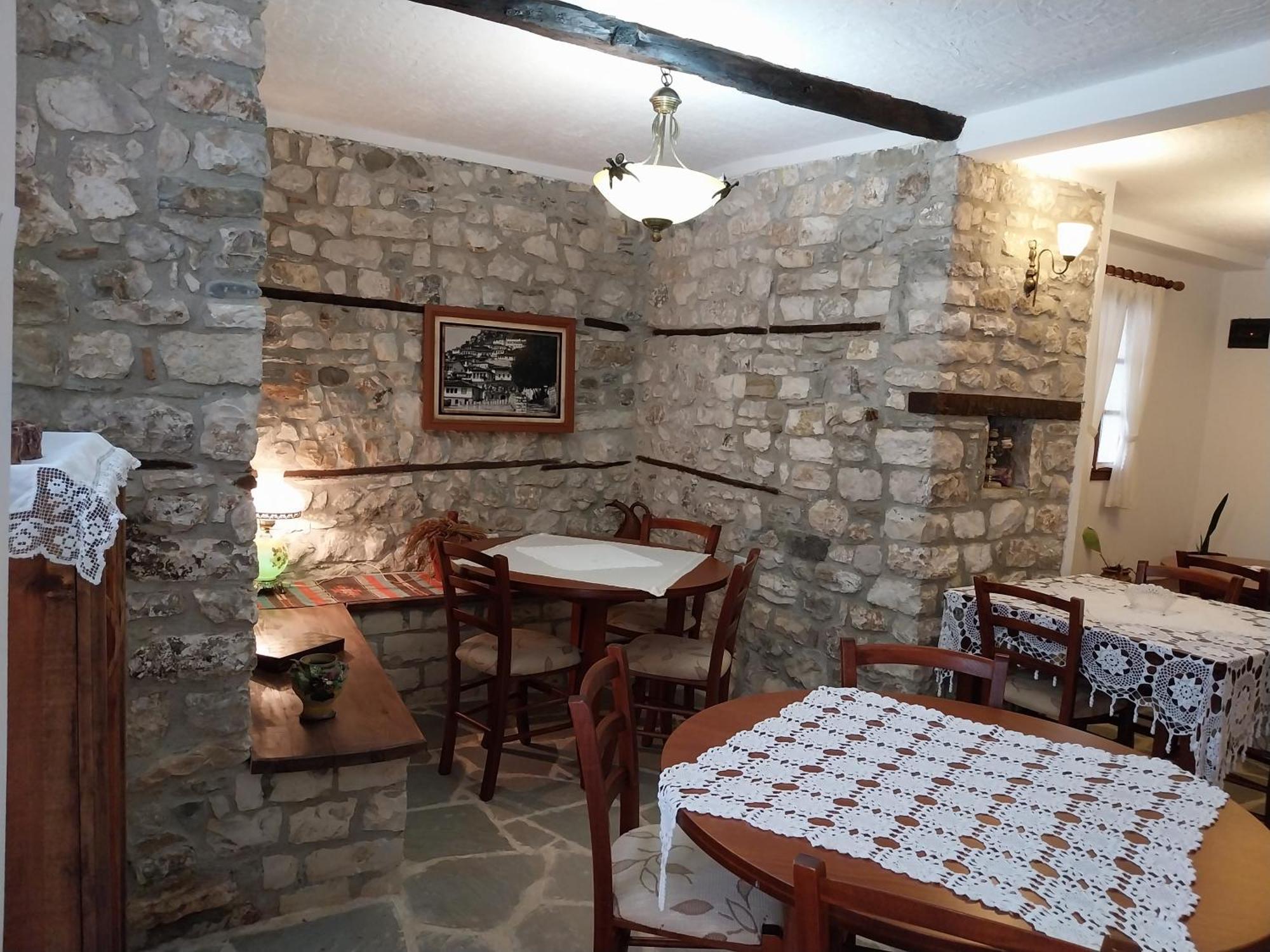 Guest House J.Prifti Berati Exterior foto